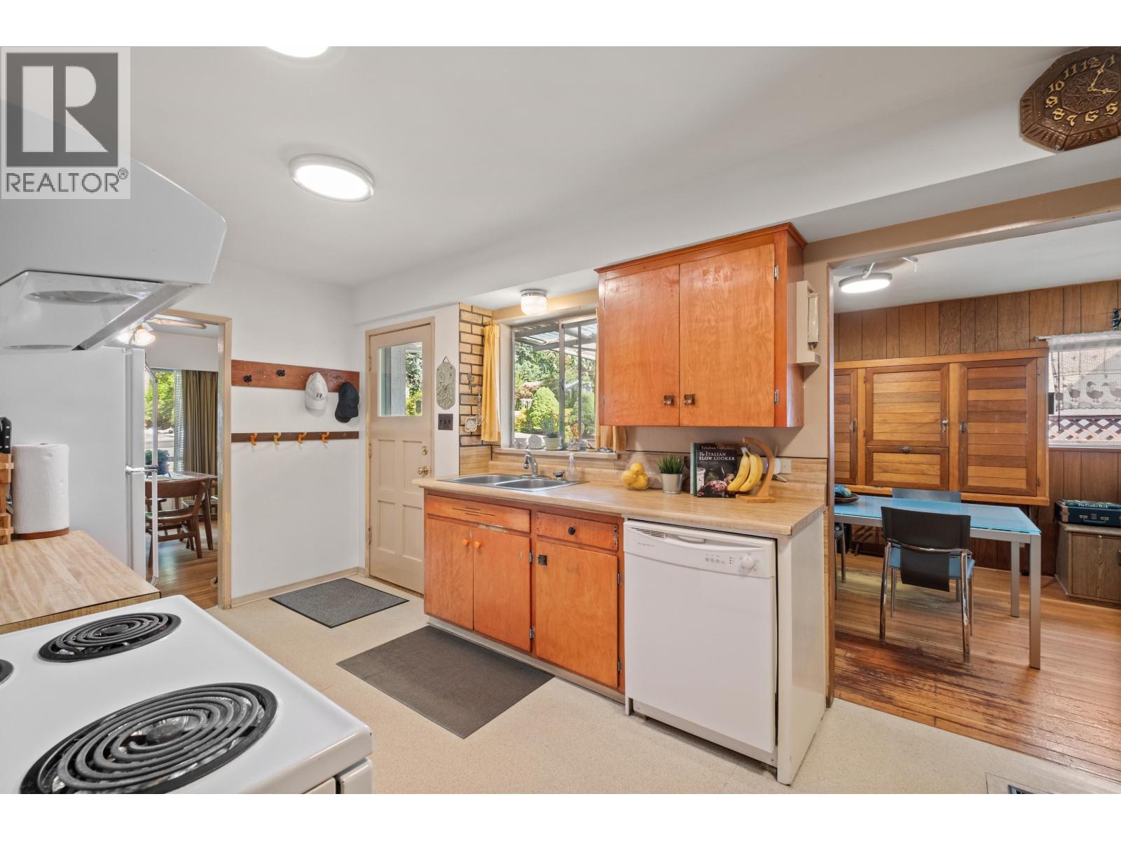 2239 Windridge Drive, North Vancouver, British Columbia V7H 1B6 - Photo 8 - R3051238