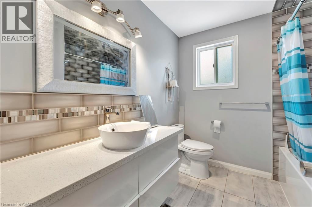 39 Marilyn Court, Hamilton, Ontario  L9B 2T5 - Photo 17 - 40793847