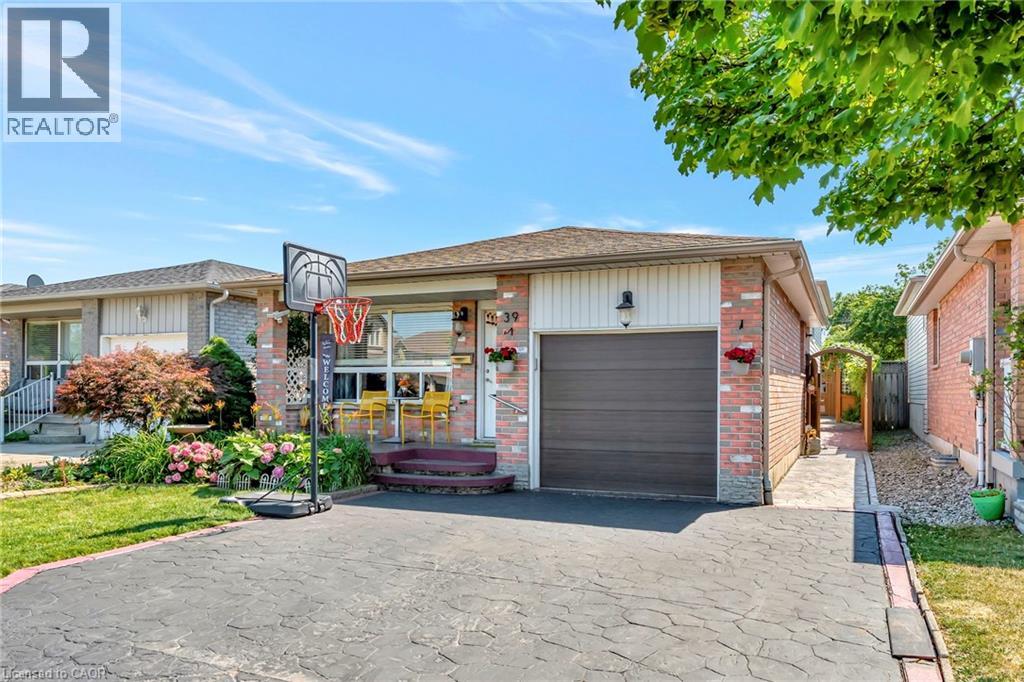 39 Marilyn Court, Hamilton, Ontario  L9B 2T5 - Photo 2 - 40793847