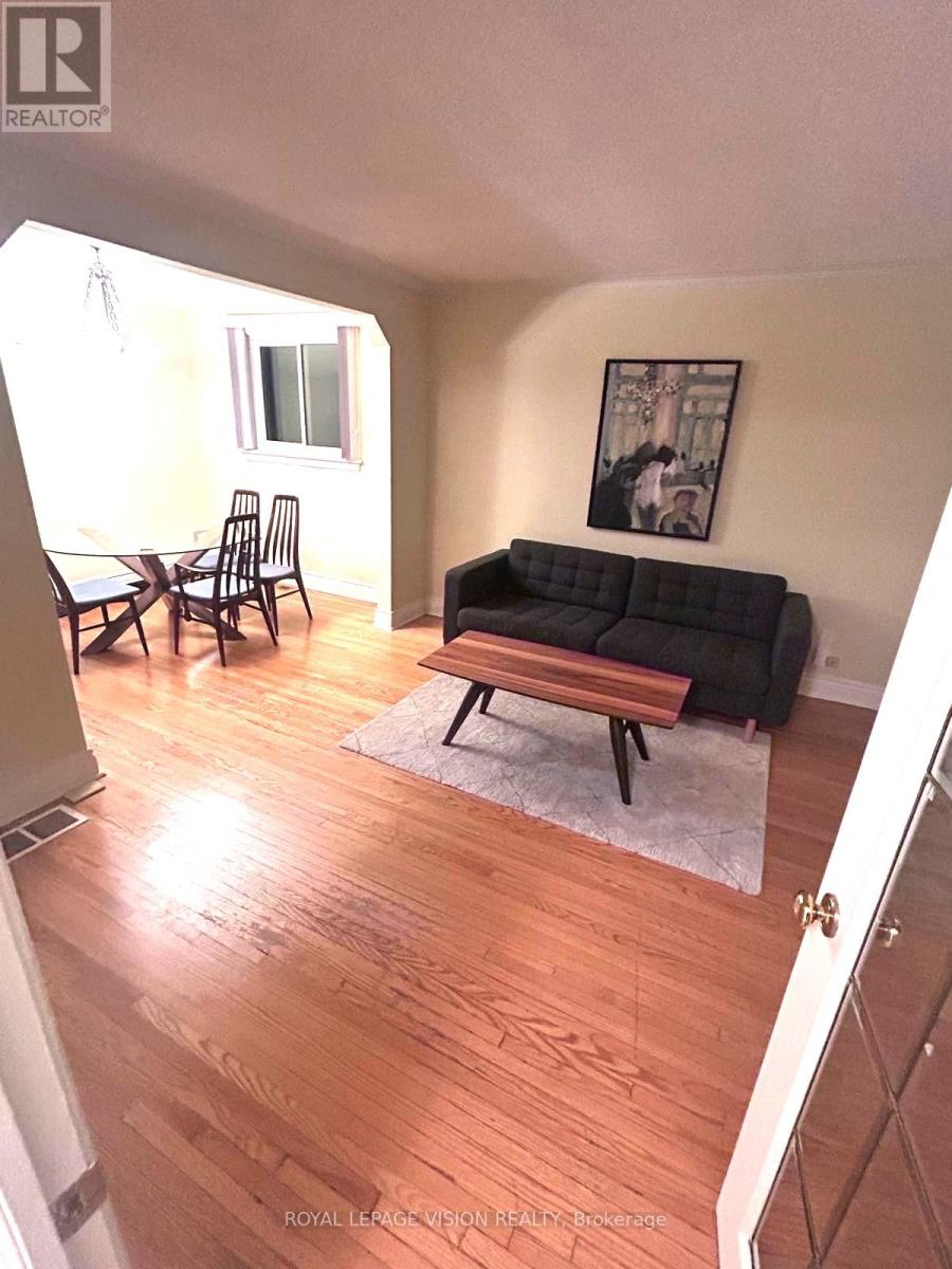 Main Floor - 17 Dyson Boulevard, Toronto, Ontario  M1R 1A9 - Photo 2 - E12563088