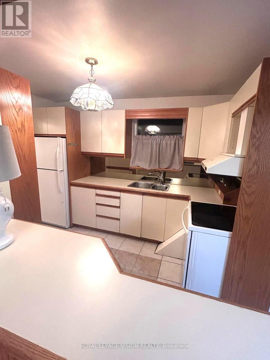 Main Floor - 17 Dyson Boulevard, Toronto, Ontario  M1R 1A9 - Photo 4 - E12563088