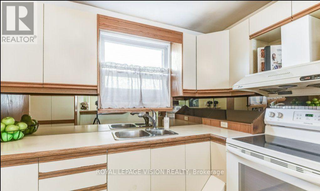 Main Floor - 17 Dyson Boulevard, Toronto, Ontario  M1R 1A9 - Photo 5 - E12563088