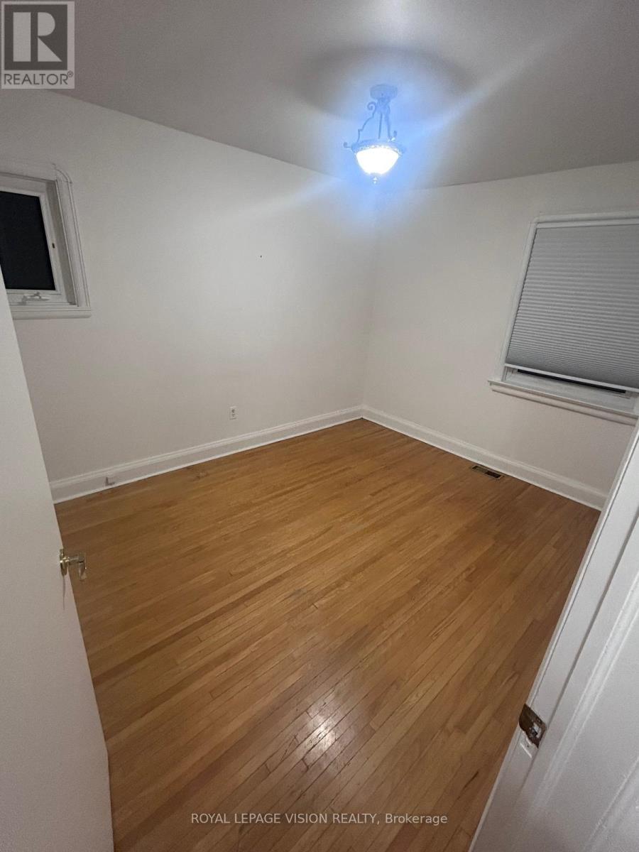 Main Floor - 17 Dyson Boulevard, Toronto, Ontario  M1R 1A9 - Photo 8 - E12563088