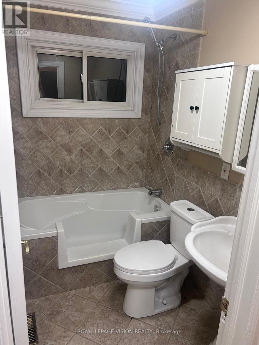 Main Floor - 17 Dyson Boulevard, Toronto, Ontario  M1R 1A9 - Photo 9 - E12563088