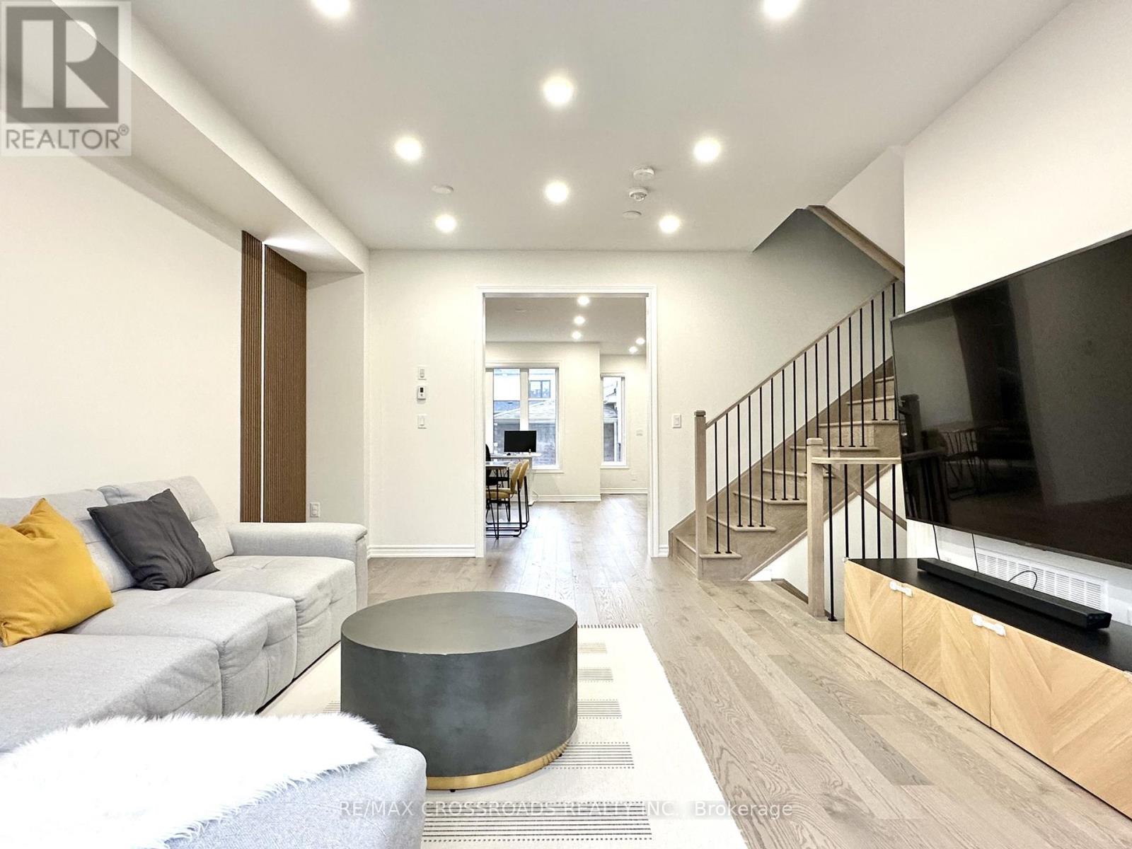 493 TWIN STREAMS ROAD, Whitby, Ontario