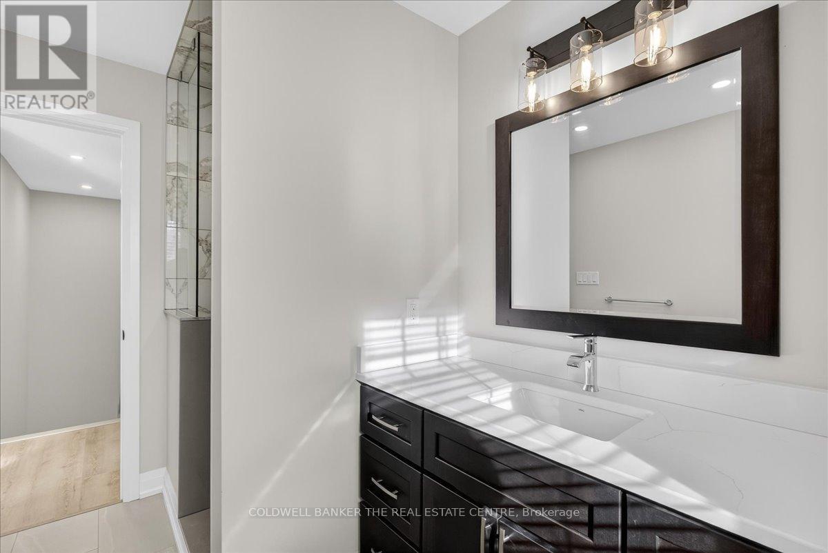 Unit 2 - 361 Queen Street, Newmarket, Ontario  L3Y 2G7 - Photo 25 - N12632162