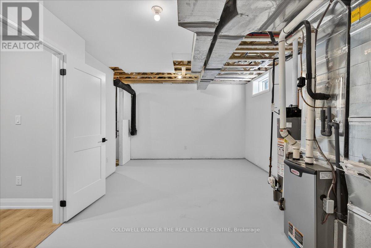 Unit 2 - 361 Queen Street, Newmarket, Ontario  L3Y 2G7 - Photo 38 - N12632162