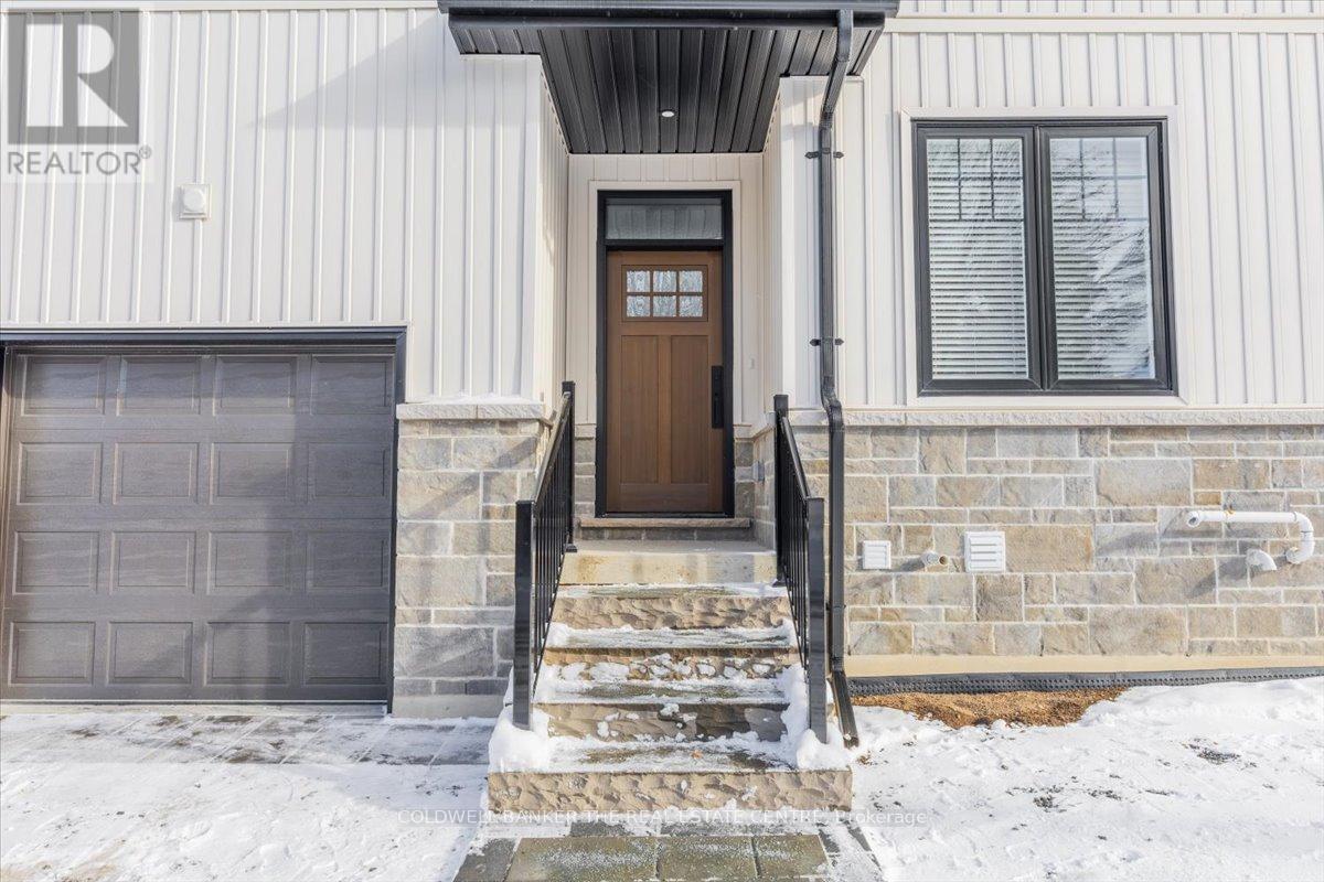 Unit 2 - 361 Queen Street, Newmarket, Ontario  L3Y 2G7 - Photo 4 - N12632162