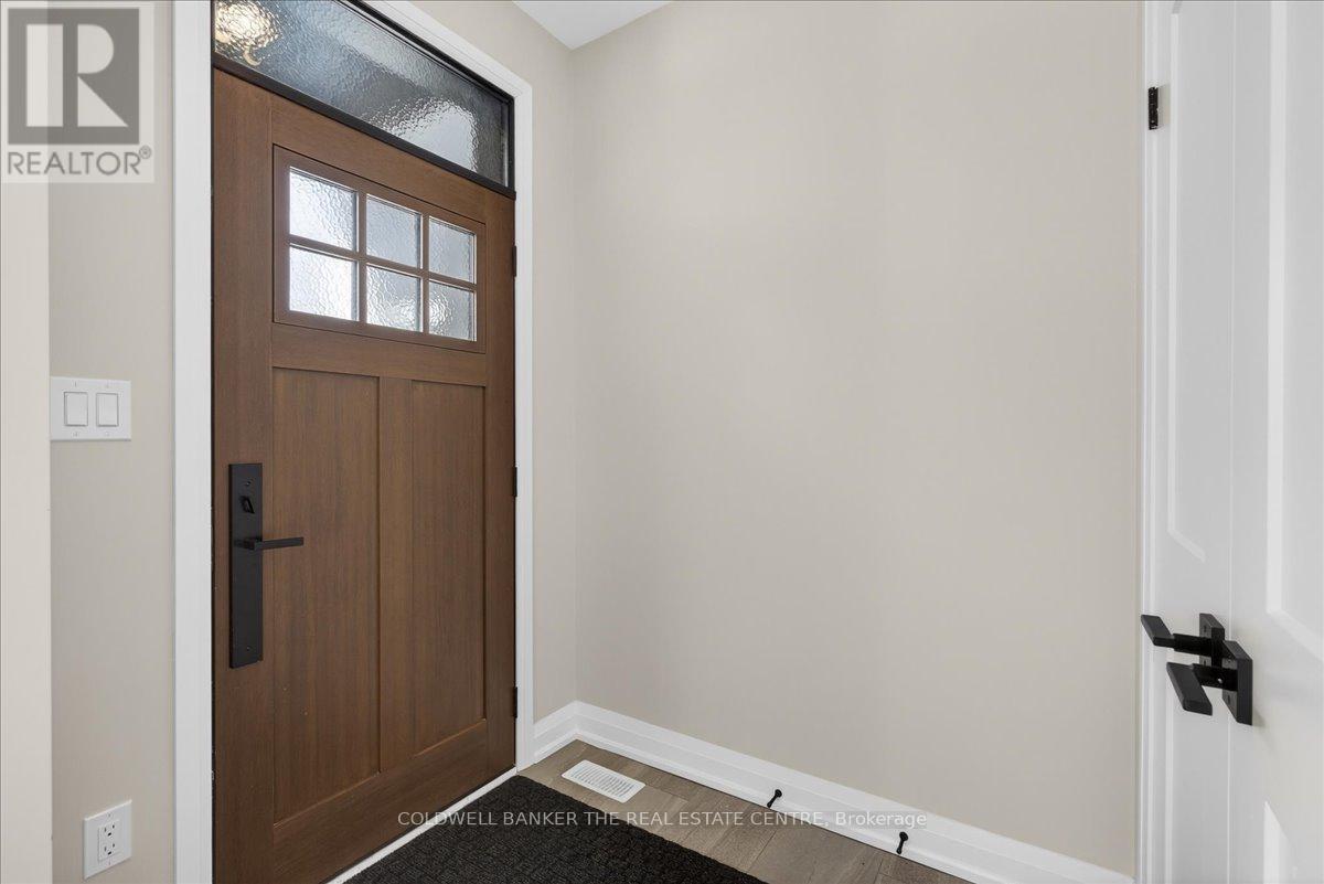 Unit 2 - 361 Queen Street, Newmarket, Ontario  L3Y 2G7 - Photo 5 - N12632162