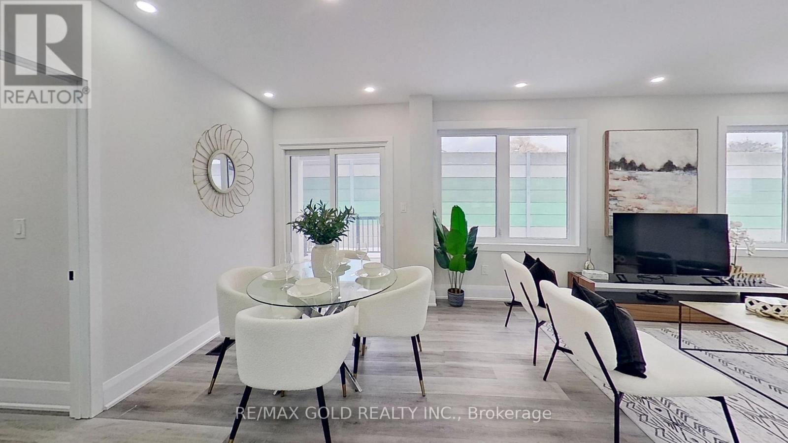 128 Premium Way, Mississauga, Ontario  L5B 1A2 - Photo 4 - W12632176