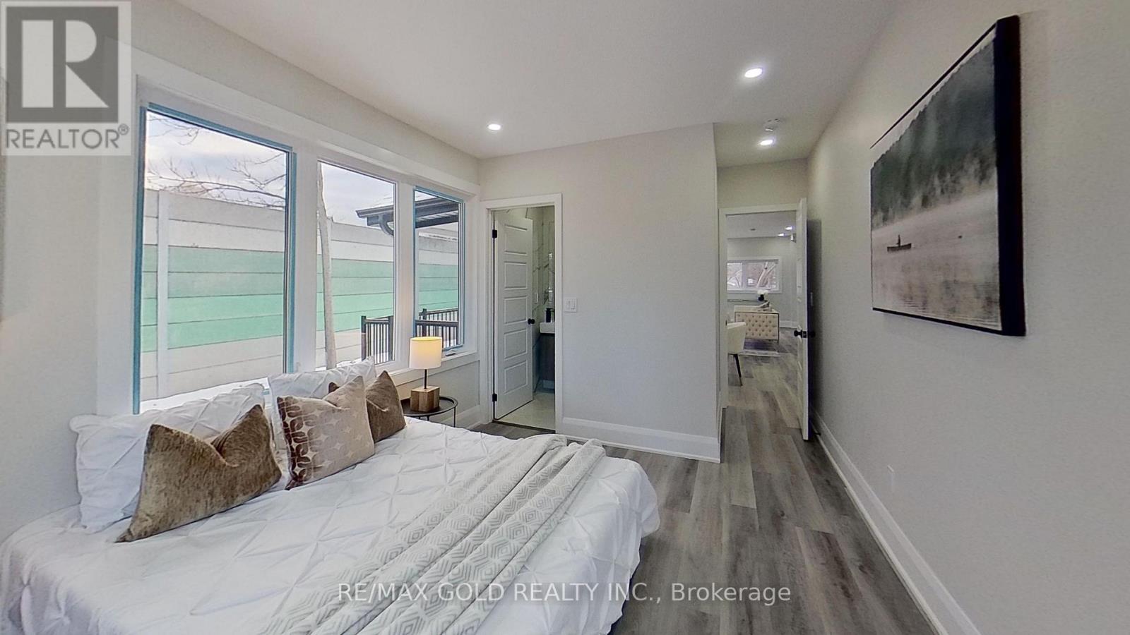 128 Premium Way, Mississauga, Ontario  L5B 1A2 - Photo 5 - W12632176