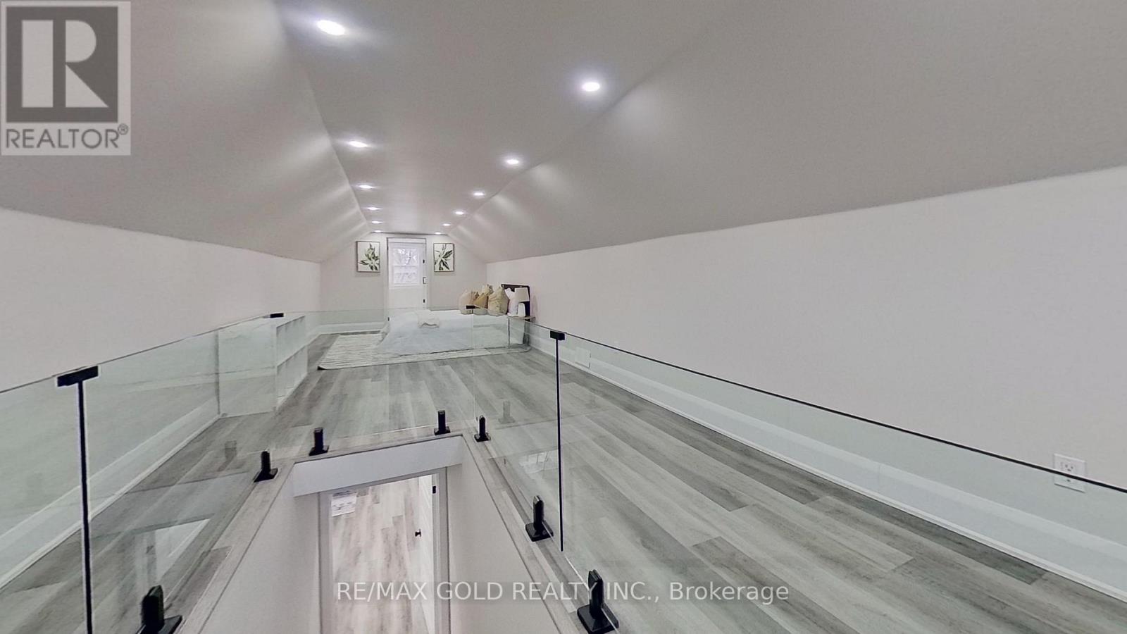 128 Premium Way, Mississauga, Ontario  L5B 1A2 - Photo 9 - W12632176