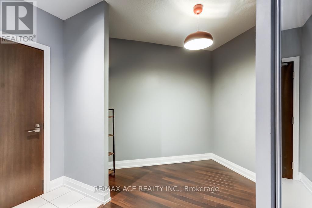 315 - 1060 Sheppard Avenue W, Toronto, Ontario  M3K 2C9 - Photo 5 - W12632184