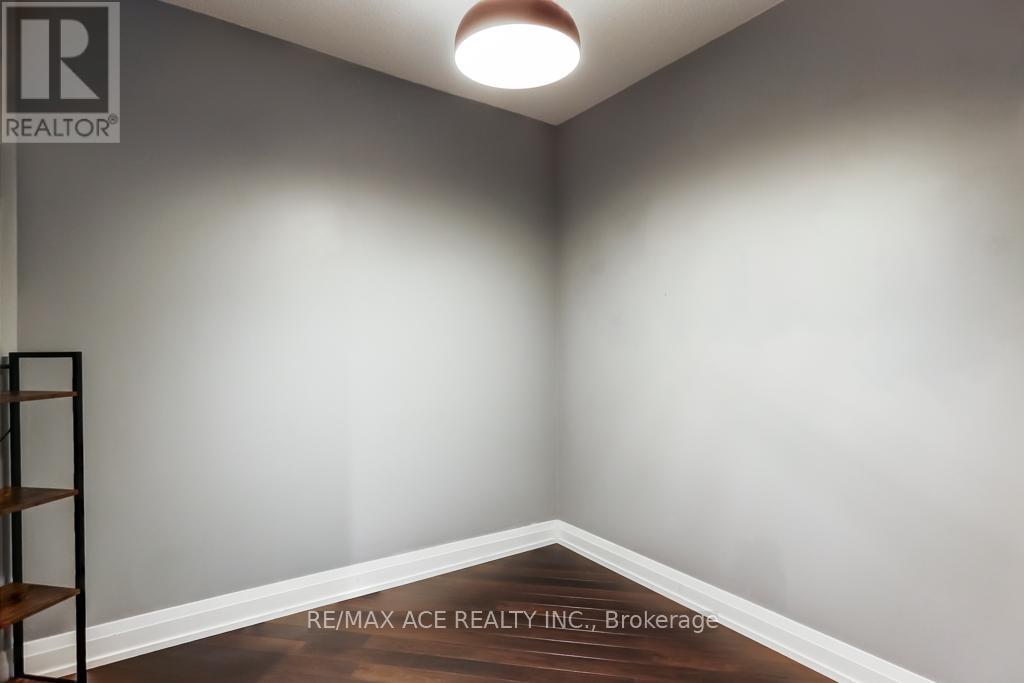 315 - 1060 Sheppard Avenue W, Toronto, Ontario  M3K 2C9 - Photo 6 - W12632184