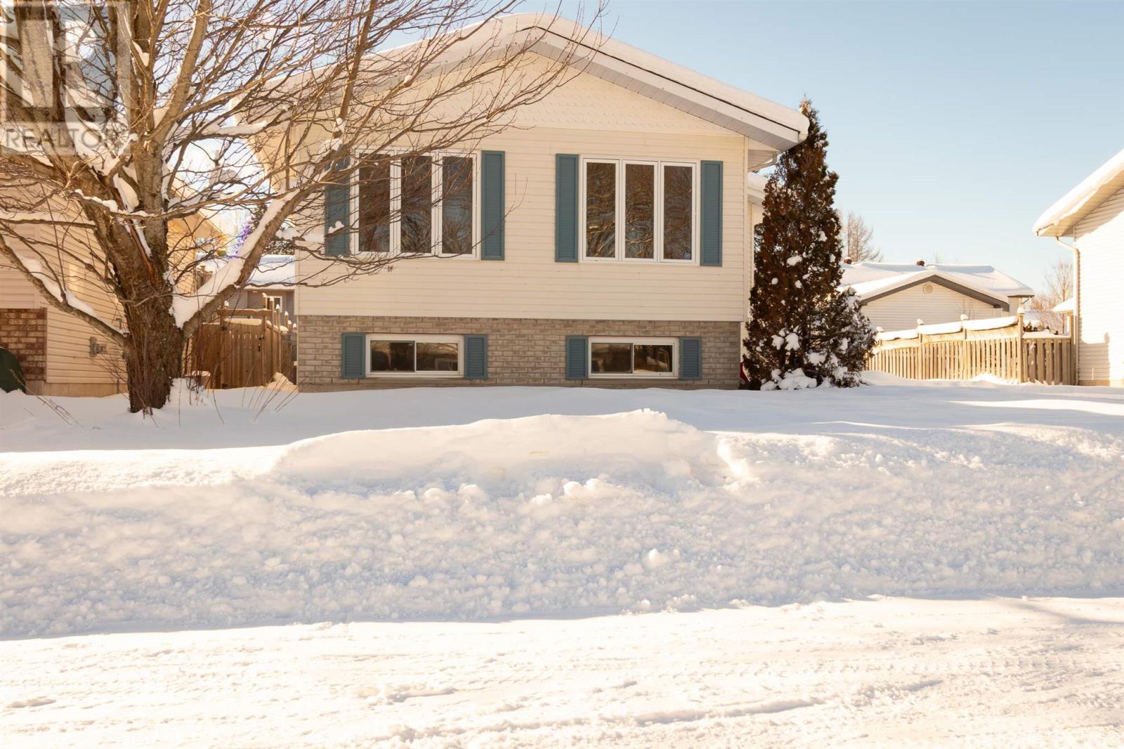 61 Muriel Dr, Sault Ste. Marie, Ontario  P6A 6X4 - Photo 3 - SM253470