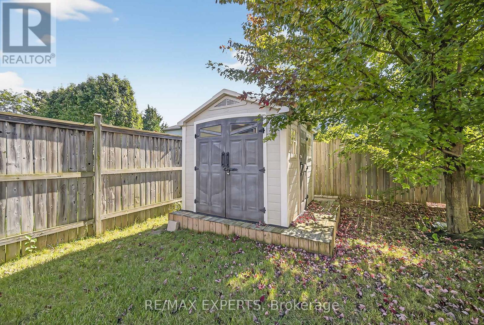 936 Talisman Crescent, London South, Ontario  N6K 0B7 - Photo 30 - X12574748