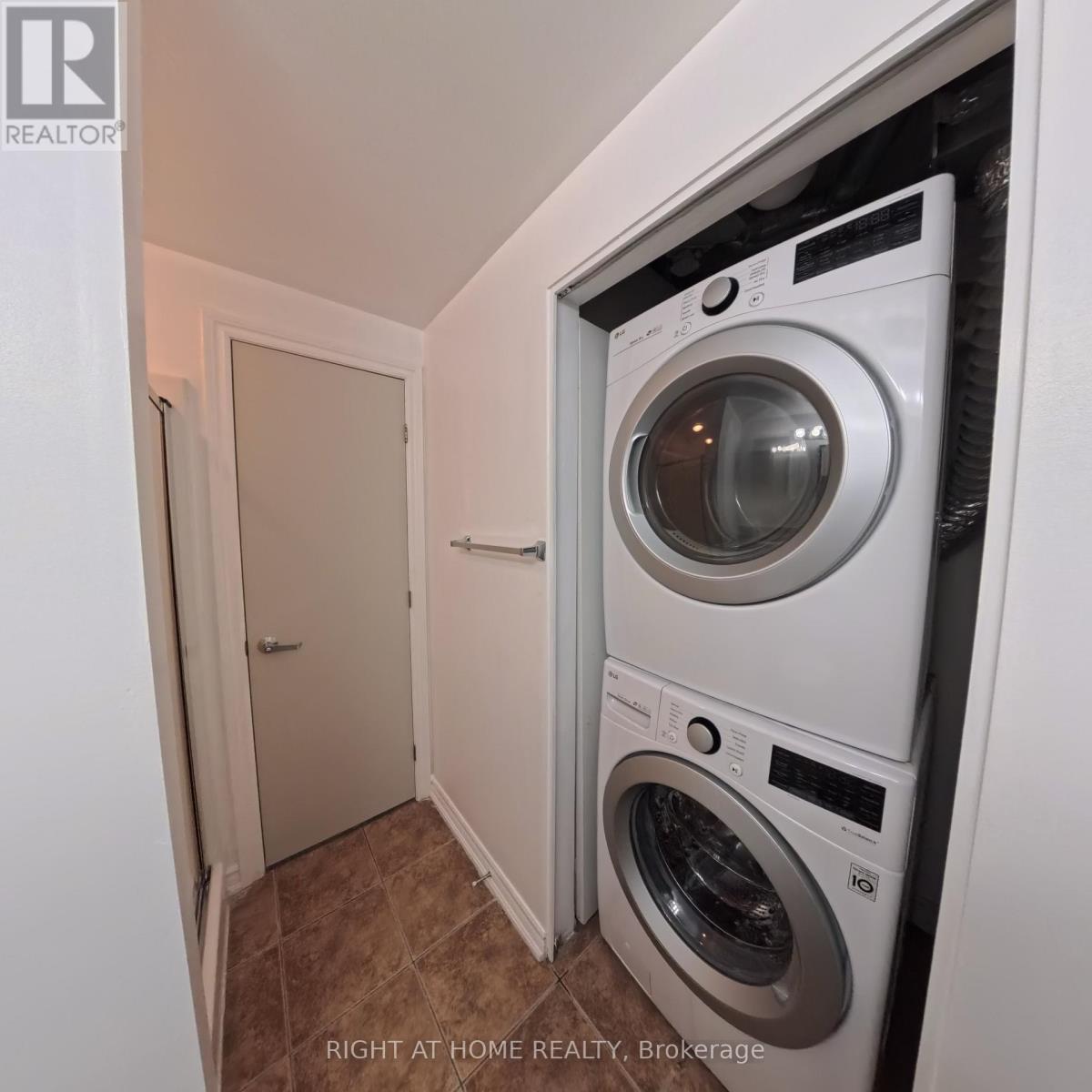 1901 - 234 Rideau Street, Ottawa, Ontario K1N 0A9 - Photo 16 - X12632210