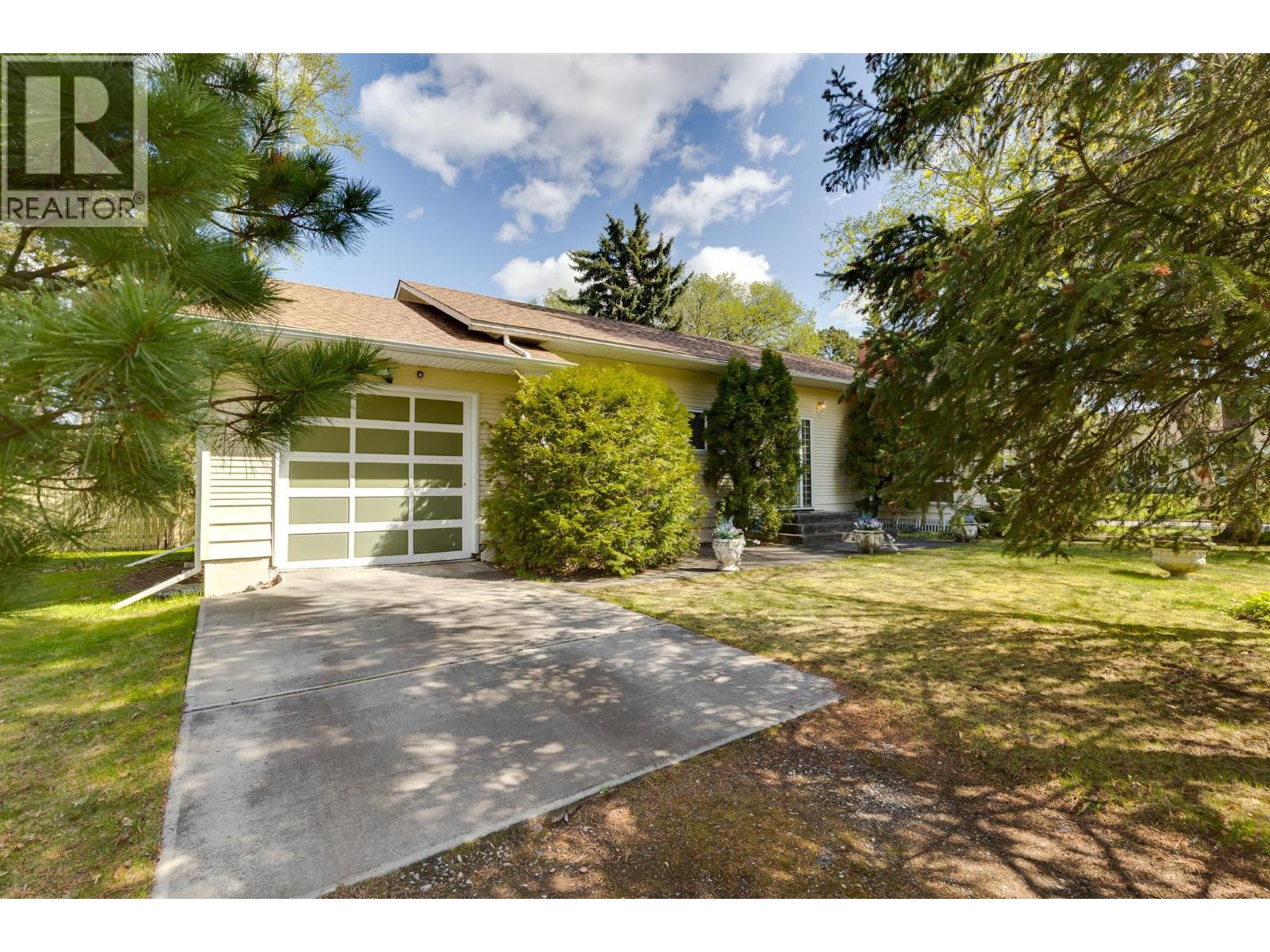 1591 Cedar Street, Prince George, British Columbia  V2L 1B6 - Photo 2 - R3059500