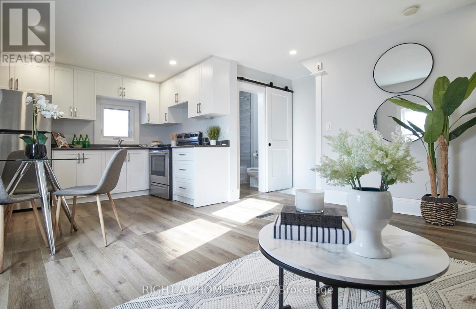 Upper - 124 Agnes Street, Oshawa, Ontario  L1G 1V4 - Photo 1 - E12632220