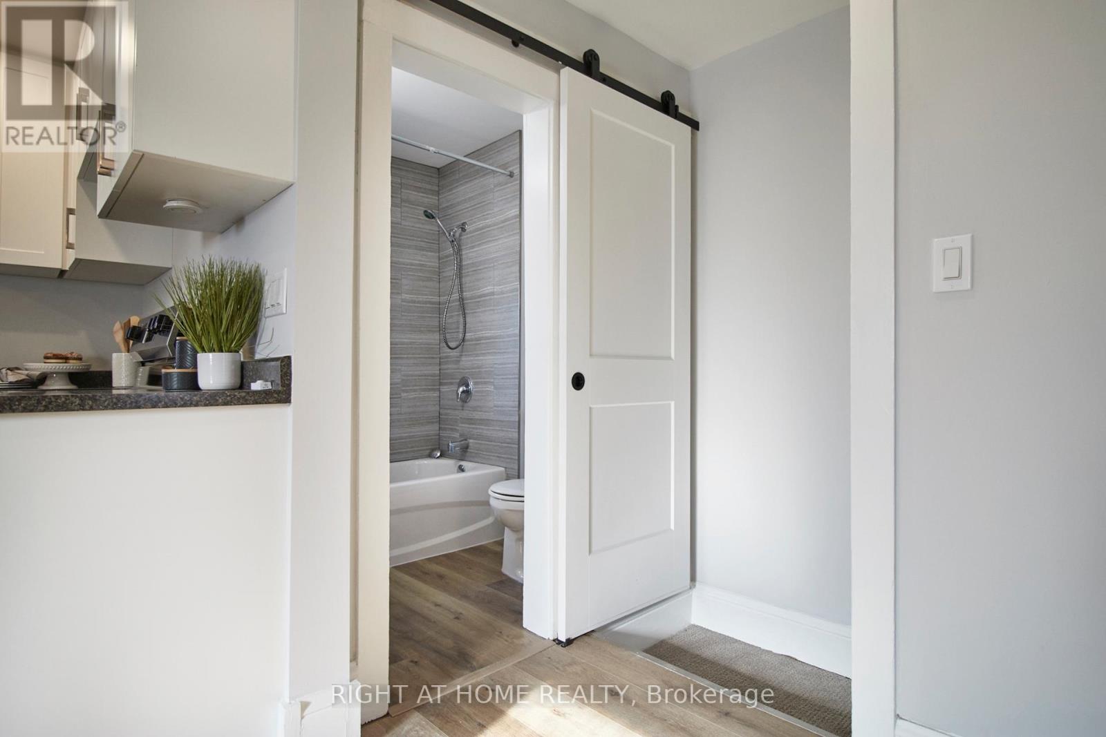 Upper - 124 Agnes Street, Oshawa, Ontario  L1G 1V4 - Photo 12 - E12632220