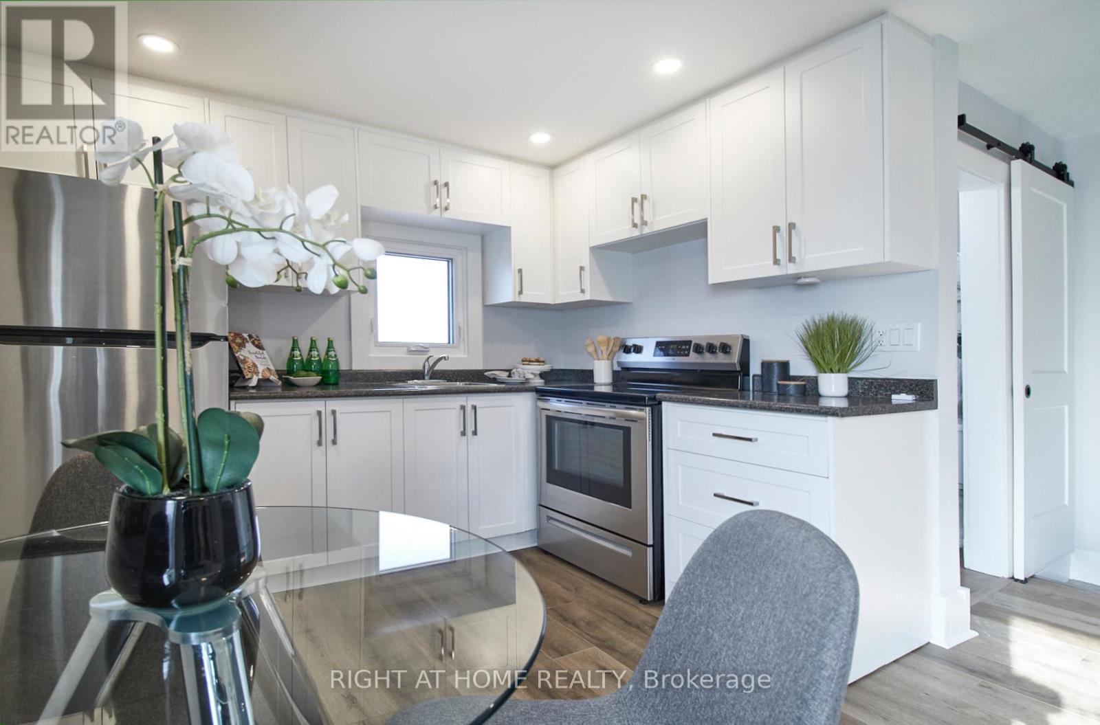 Upper - 124 Agnes Street, Oshawa, Ontario  L1G 1V4 - Photo 5 - E12632220