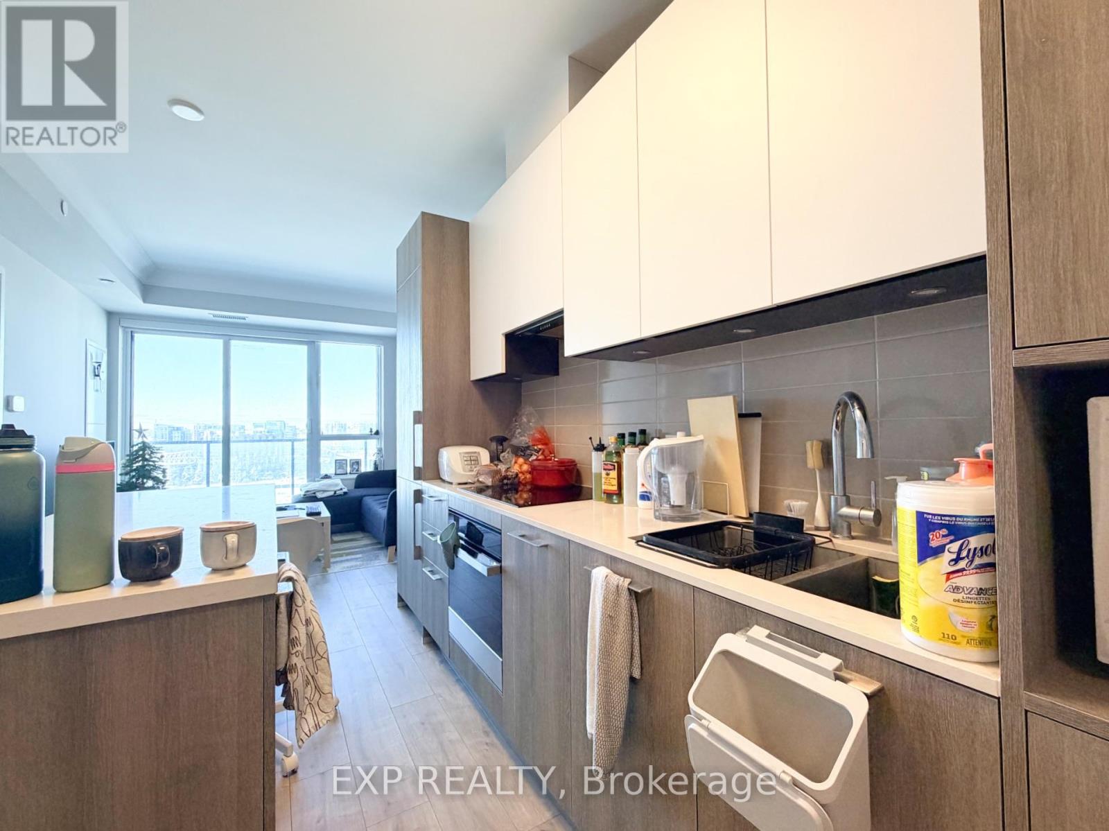 1807 - 18 Water Walk Drive, Markham, Ontario  L3R 6L5 - Photo 5 - N12632202