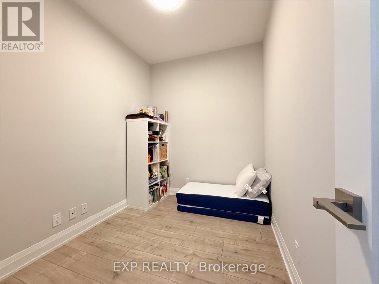 1807 - 18 Water Walk Drive, Markham, Ontario  L3R 6L5 - Photo 9 - N12632202