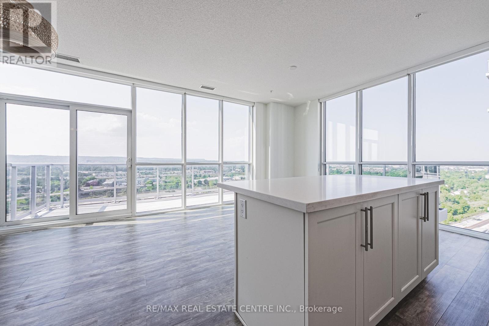 2001 - 2081 Fairview Street, Burlington, Ontario  L7R 0E4 - Photo 10 - W12632214