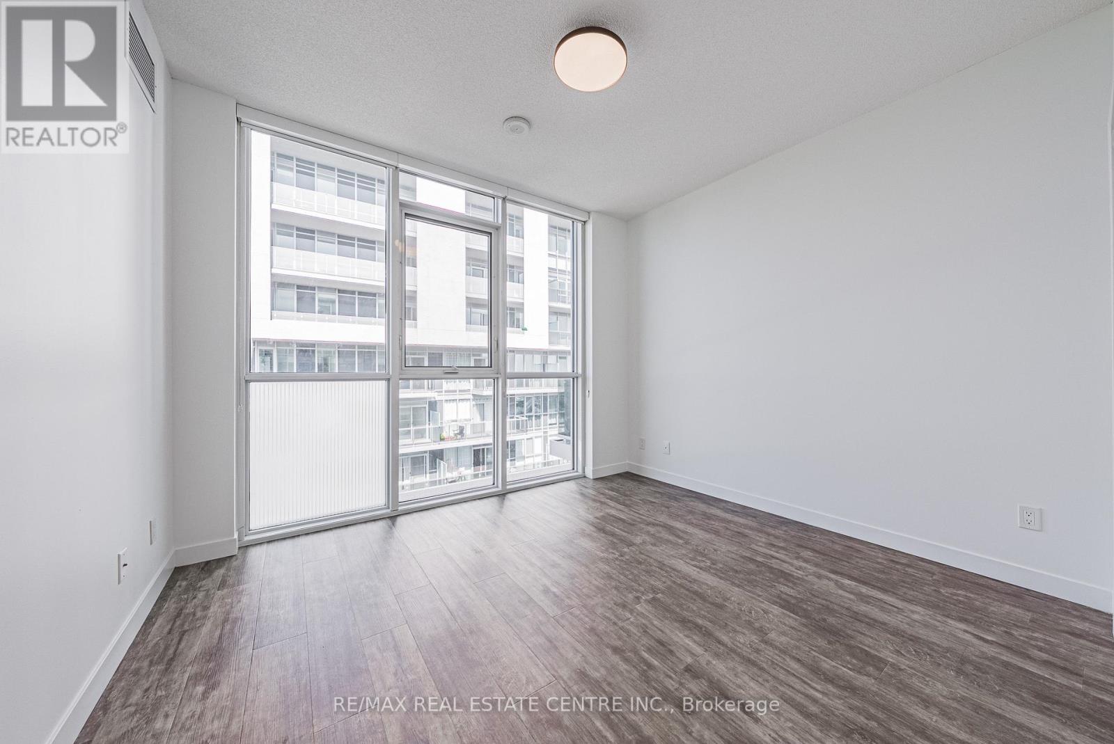 2001 - 2081 Fairview Street, Burlington, Ontario  L7R 0E4 - Photo 14 - W12632214