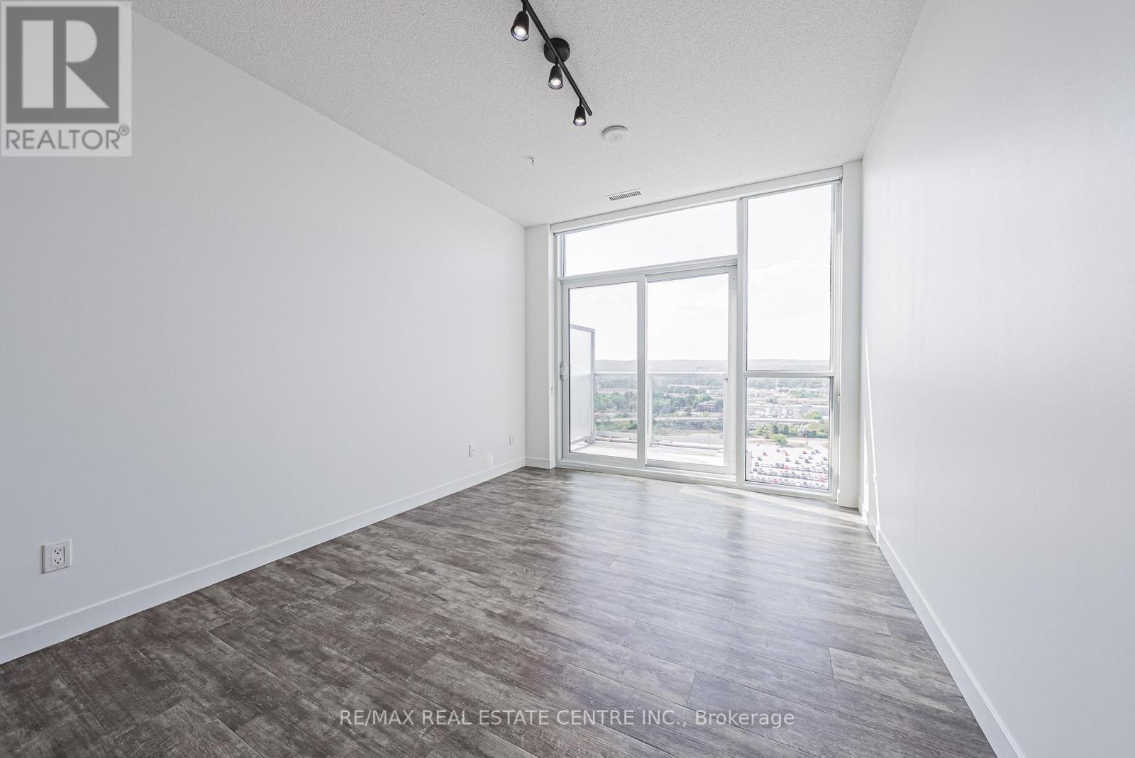 2001 - 2081 Fairview Street, Burlington, Ontario  L7R 0E4 - Photo 17 - W12632214