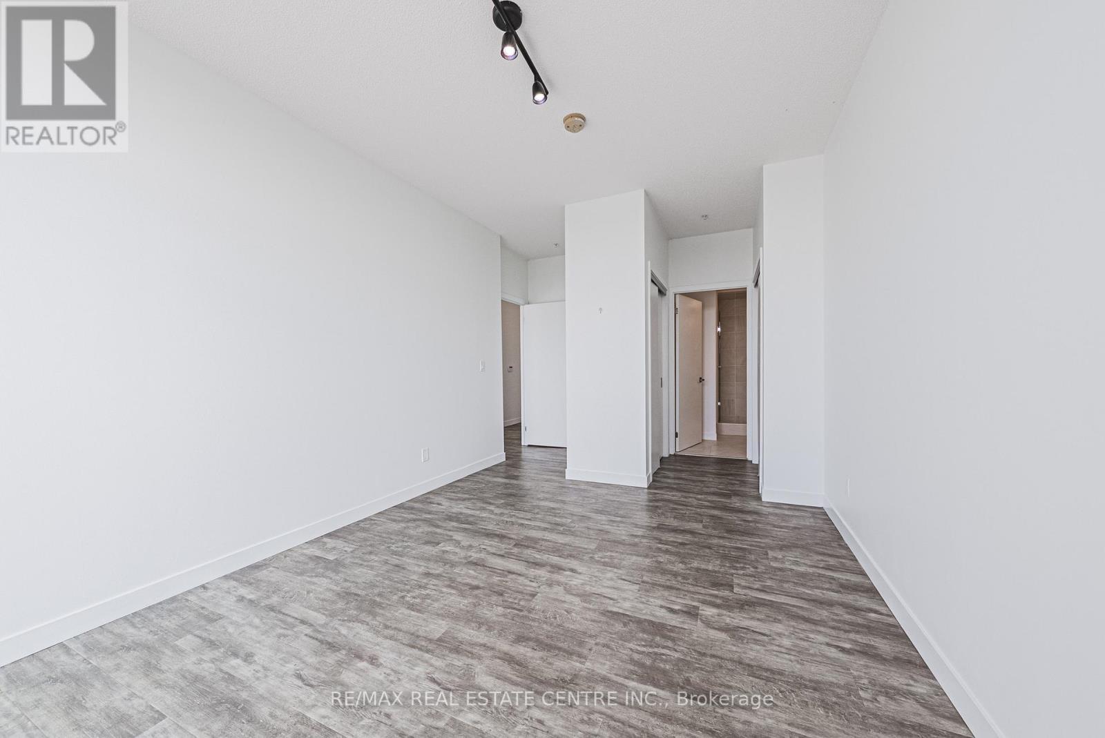 2001 - 2081 Fairview Street, Burlington, Ontario  L7R 0E4 - Photo 18 - W12632214