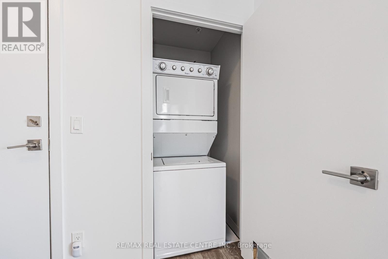 2001 - 2081 Fairview Street, Burlington, Ontario  L7R 0E4 - Photo 25 - W12632214