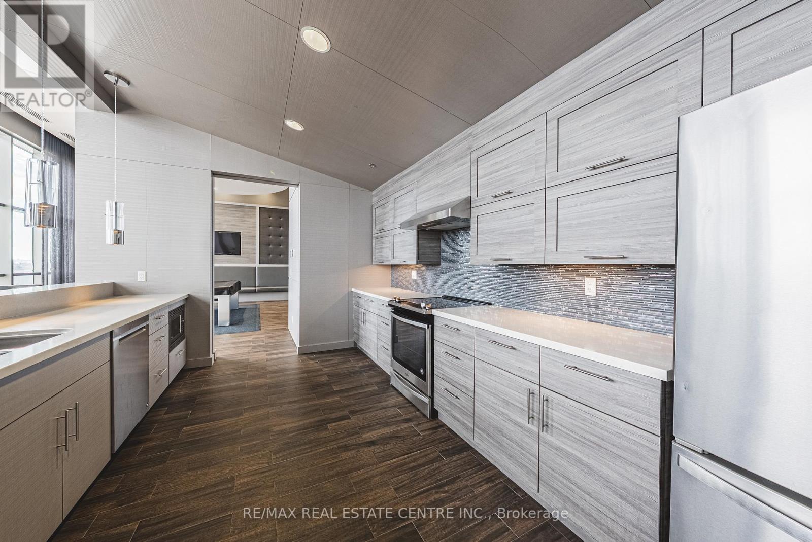 2001 - 2081 Fairview Street, Burlington, Ontario  L7R 0E4 - Photo 26 - W12632214