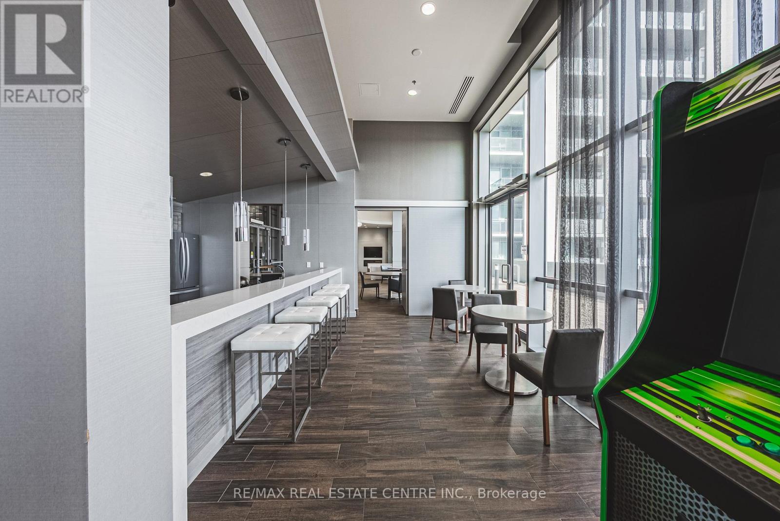 2001 - 2081 Fairview Street, Burlington, Ontario  L7R 0E4 - Photo 28 - W12632214