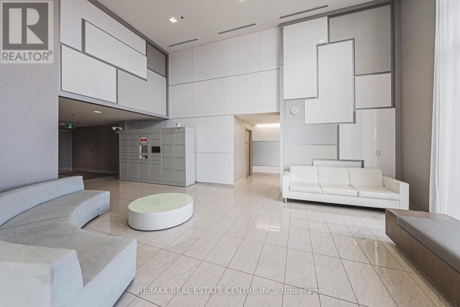 2001 - 2081 Fairview Street, Burlington, Ontario  L7R 0E4 - Photo 3 - W12632214