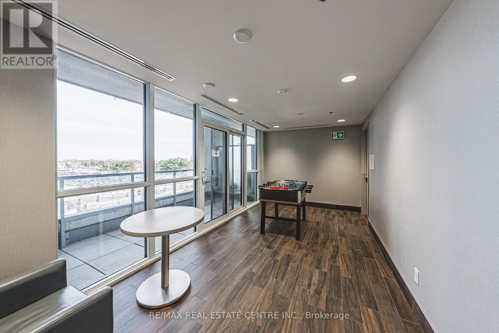 2001 - 2081 Fairview Street, Burlington, Ontario  L7R 0E4 - Photo 35 - W12632214