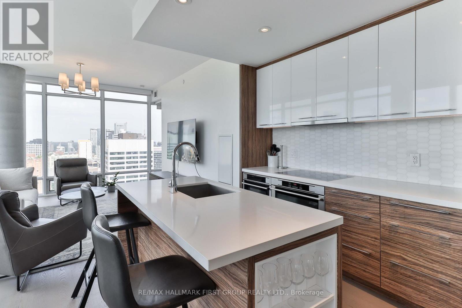 2402 - 488 University Avenue, Toronto, Ontario  M5G 0C1 - Photo 14 - C12632242