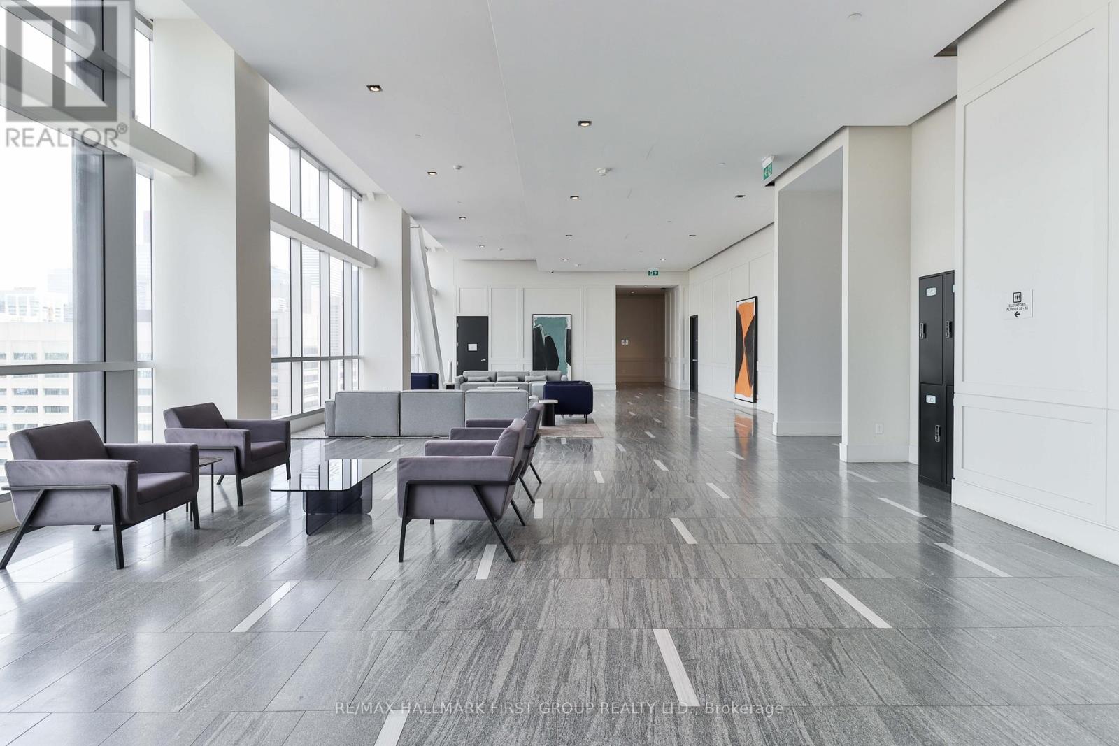 2402 - 488 University Avenue, Toronto, Ontario  M5G 0C1 - Photo 2 - C12632242