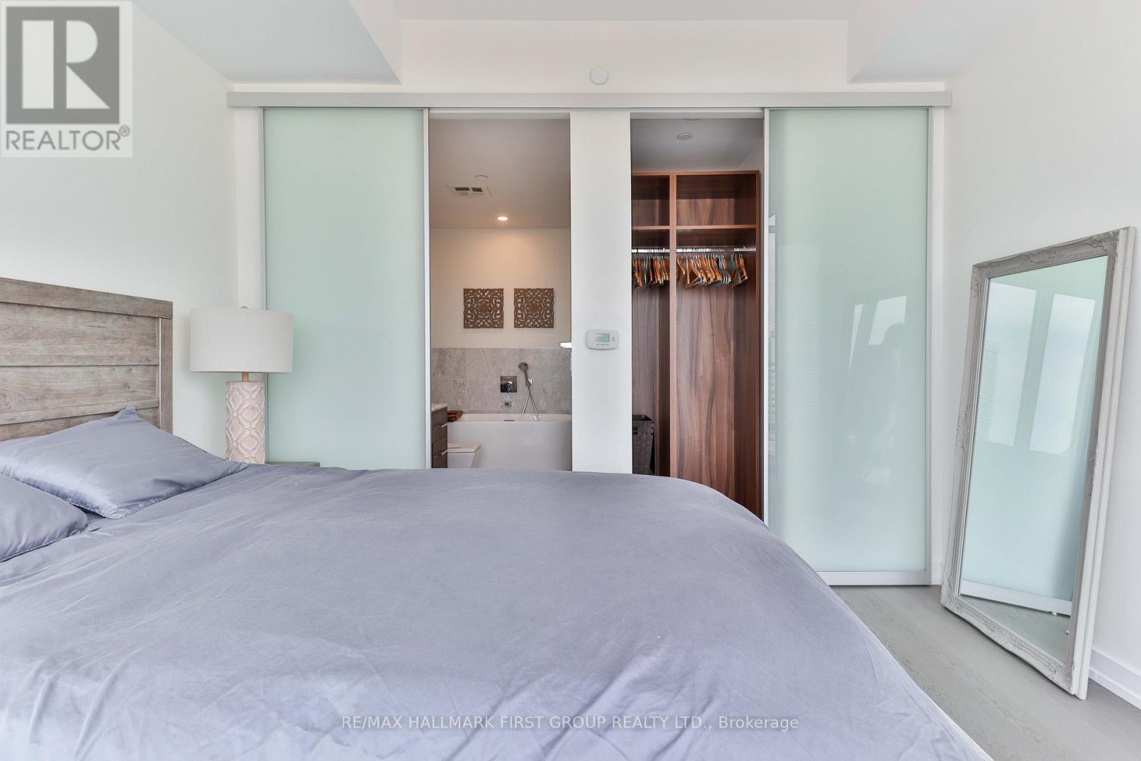 2402 - 488 University Avenue, Toronto, Ontario  M5G 0C1 - Photo 29 - C12632242