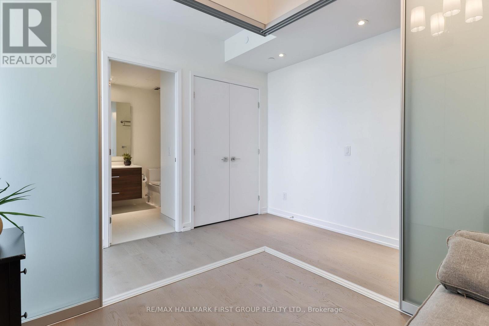 2402 - 488 University Avenue, Toronto, Ontario  M5G 0C1 - Photo 7 - C12632242