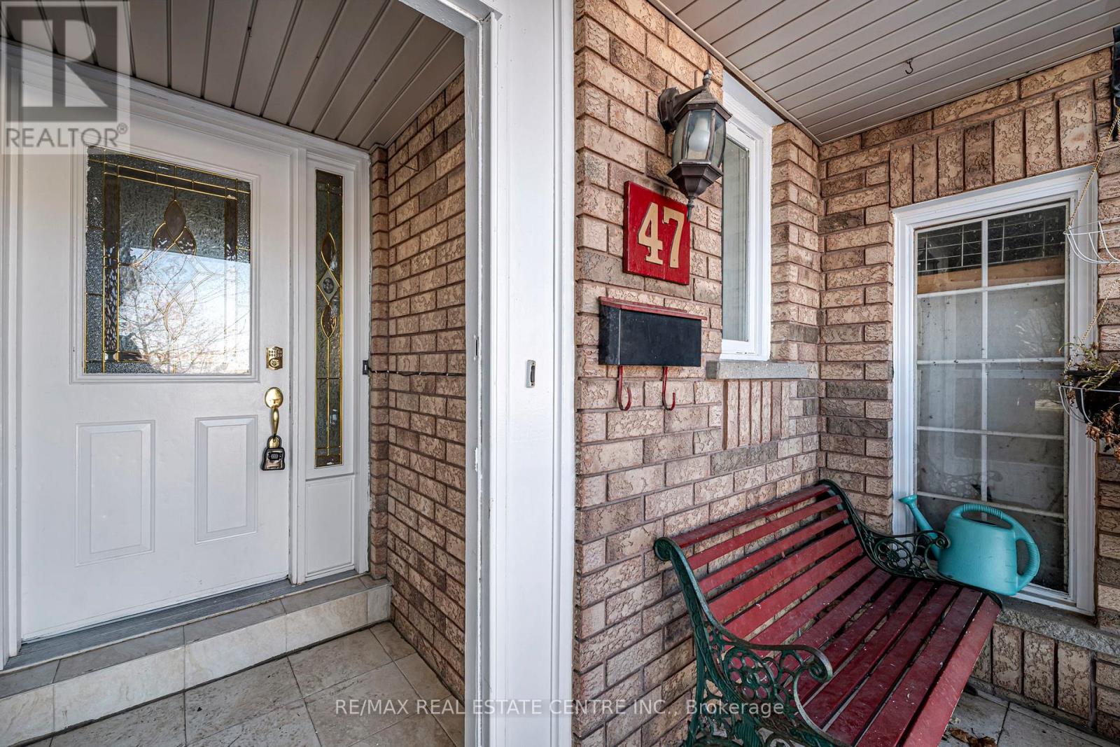 47 Brickyard Way N, Brampton, Ontario  L6V 4L6 - Photo 2 - W12632234