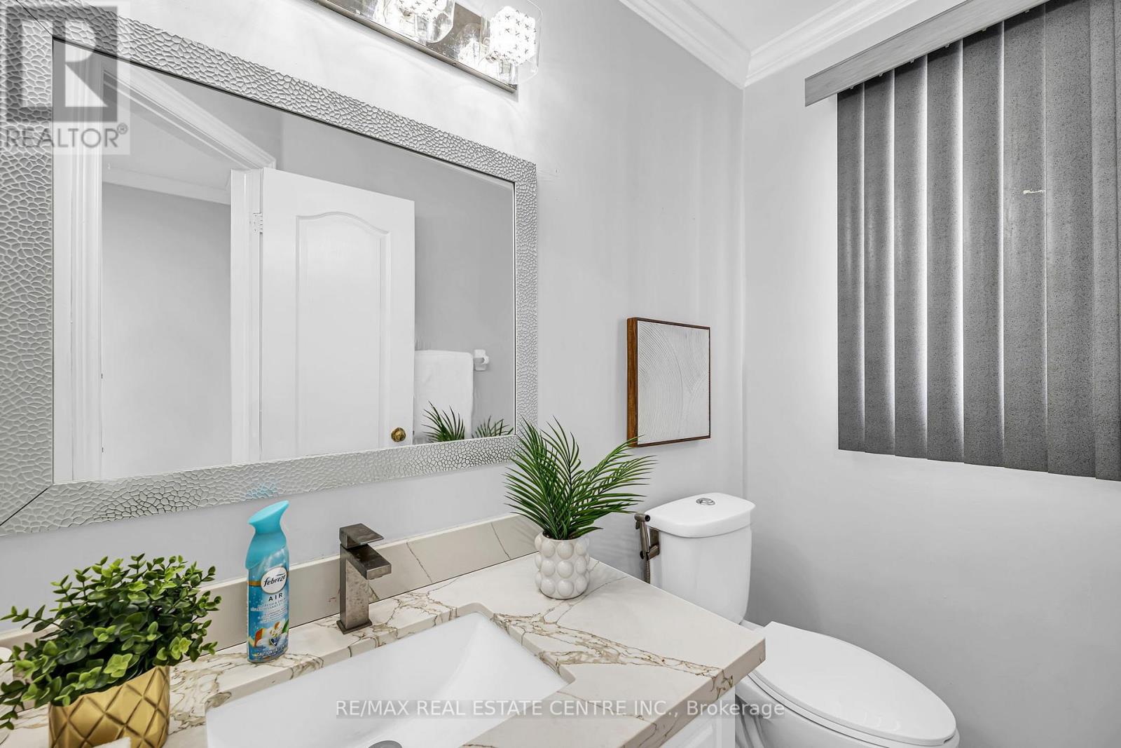 47 Brickyard Way N, Brampton, Ontario  L6V 4L6 - Photo 5 - W12632234