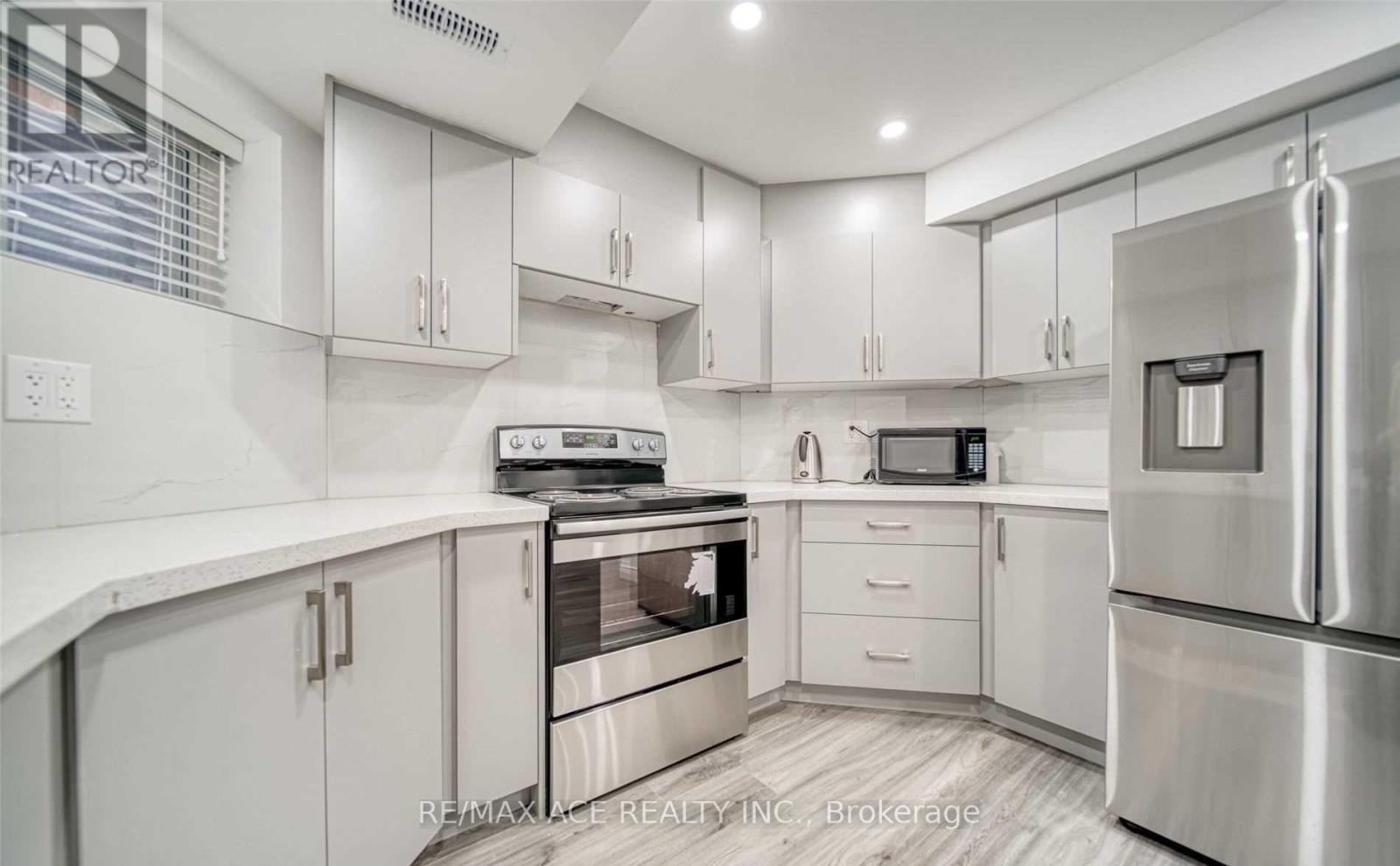 Bsmt - 5 Baybrook Road, Brampton, Ontario  L7A 1L4 - Photo 3 - W12632240