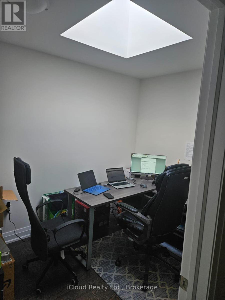 B - 33 Wild Rose Gardens, Toronto, Ontario  M6L 0A5 - Photo 18 - W12632256