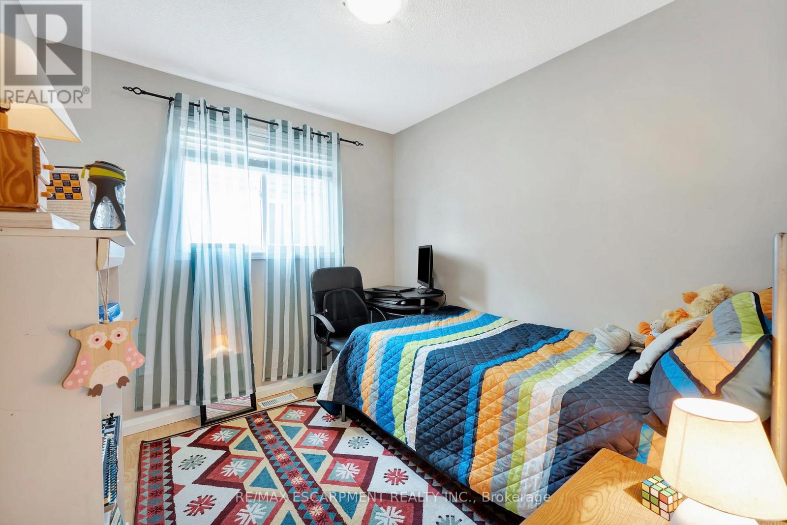 39 Marilyn Court, Hamilton, Ontario  L9B 2T5 - Photo 16 - X12632232