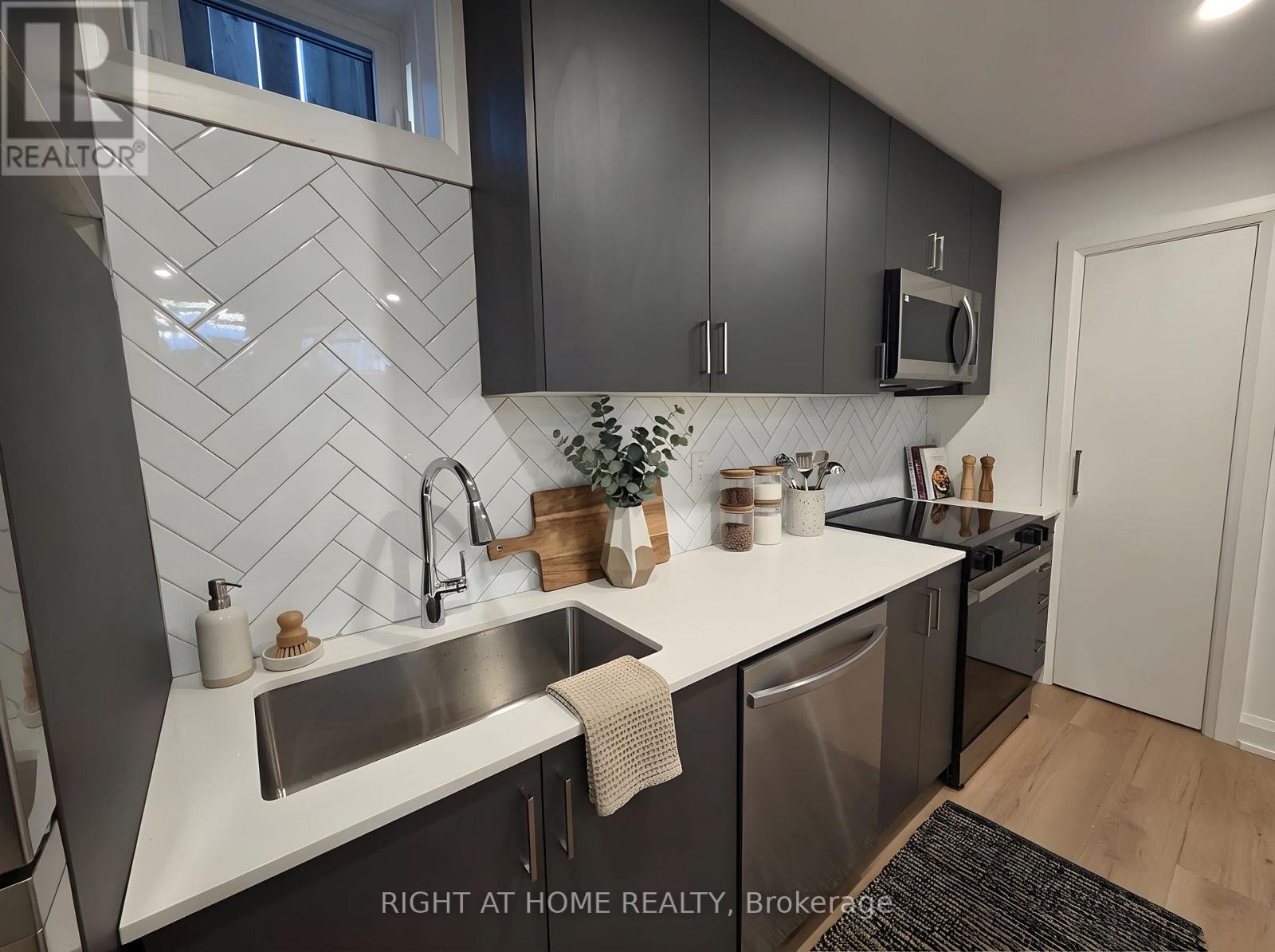 Br - 55 Camberwell Road, Toronto, Ontario  M6C 3E7 - Photo 5 - C12631438