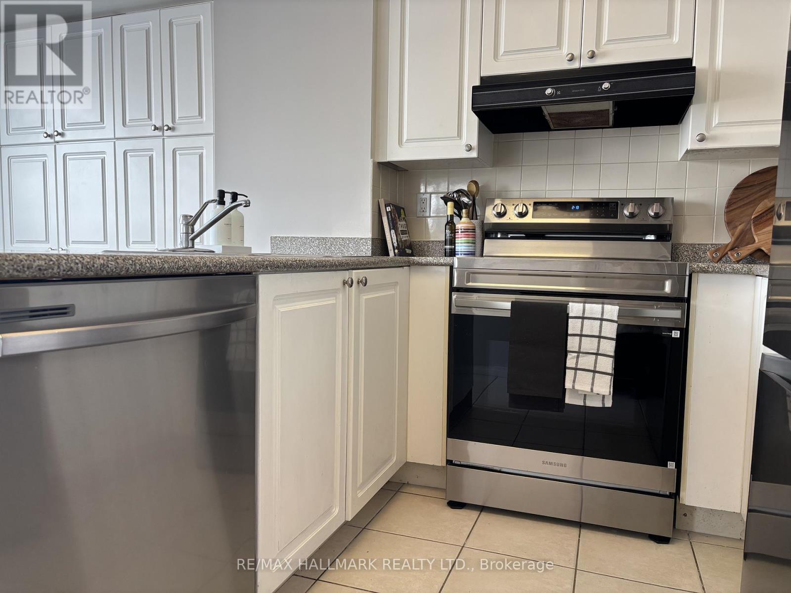 702 - 5 Emerald Lane, Vaughan, Ontario  L4J 8P7 - Photo 12 - N12387535