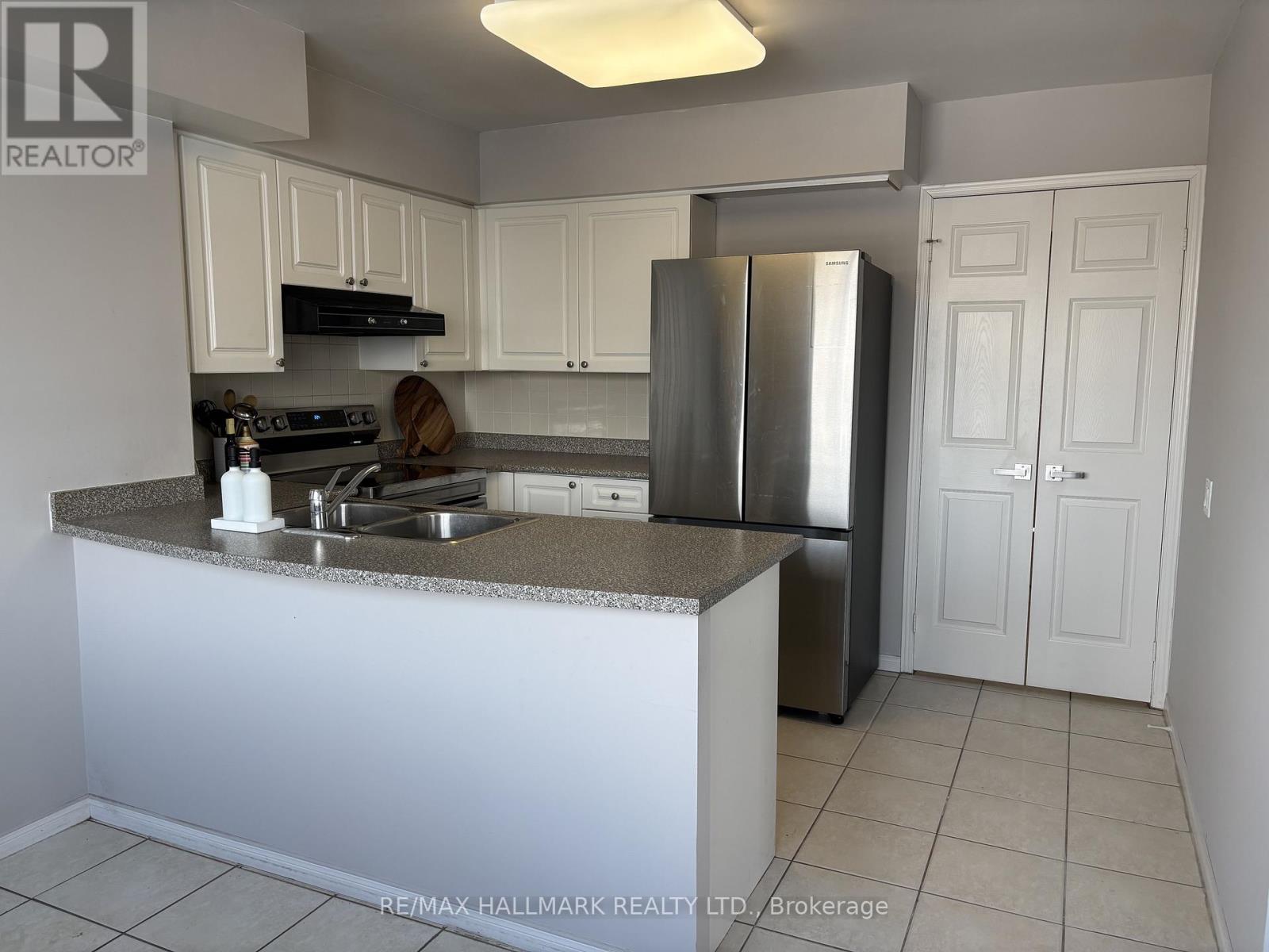 702 - 5 Emerald Lane, Vaughan, Ontario  L4J 8P7 - Photo 11 - N12387535