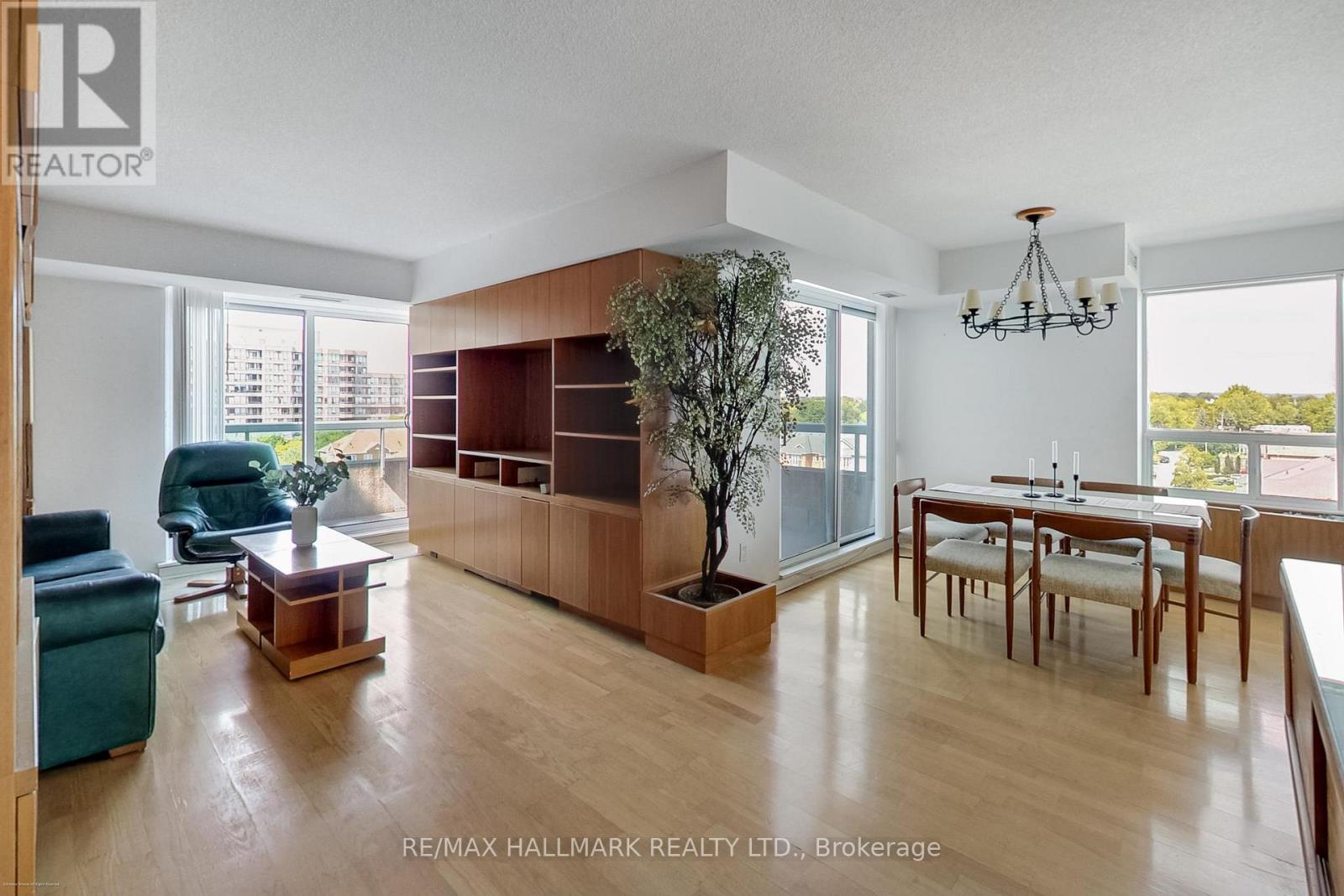 702 - 5 Emerald Lane, Vaughan, Ontario  L4J 8P7 - Photo 2 - N12387535