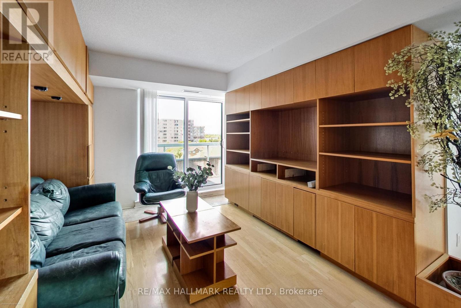 702 - 5 Emerald Lane, Vaughan, Ontario  L4J 8P7 - Photo 4 - N12387535